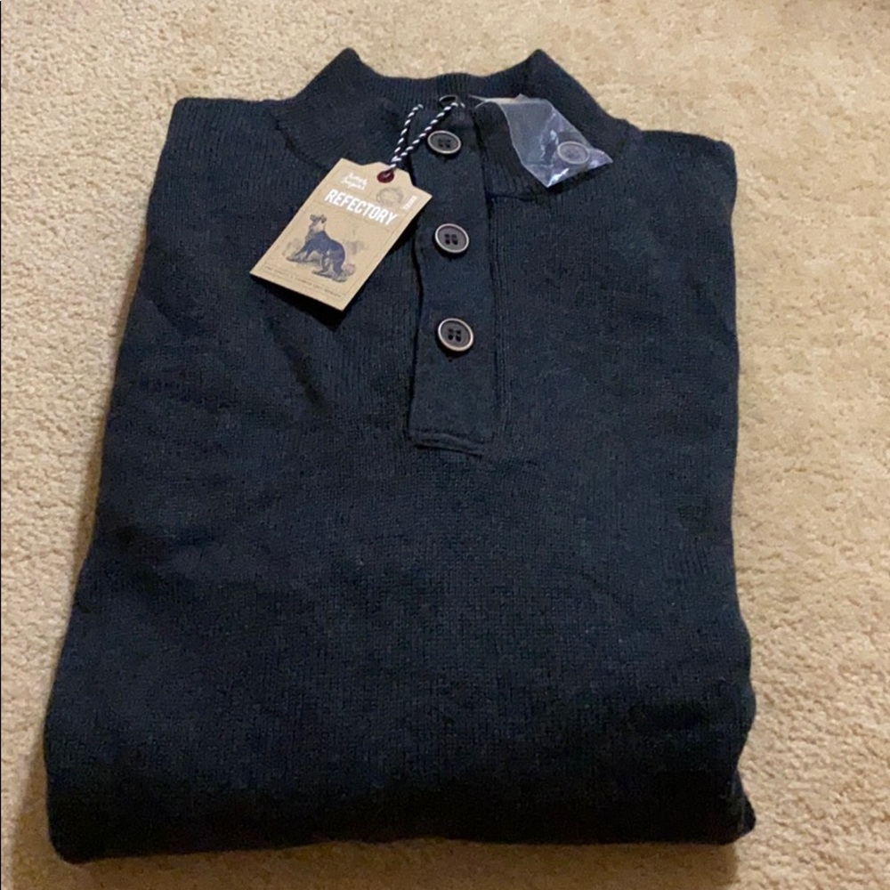 NEW! Men Refectory Sweater! Size M